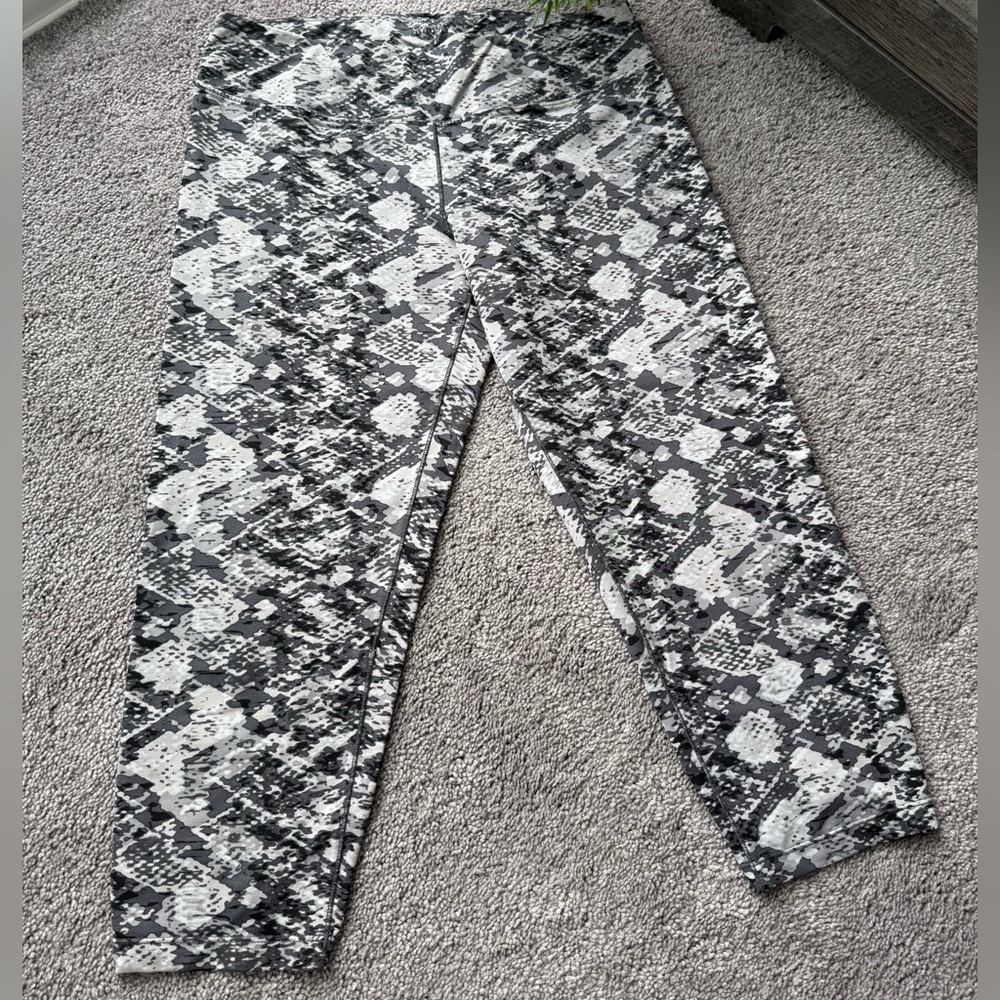 Calvin Klein Black & White Snake-Print Leggings